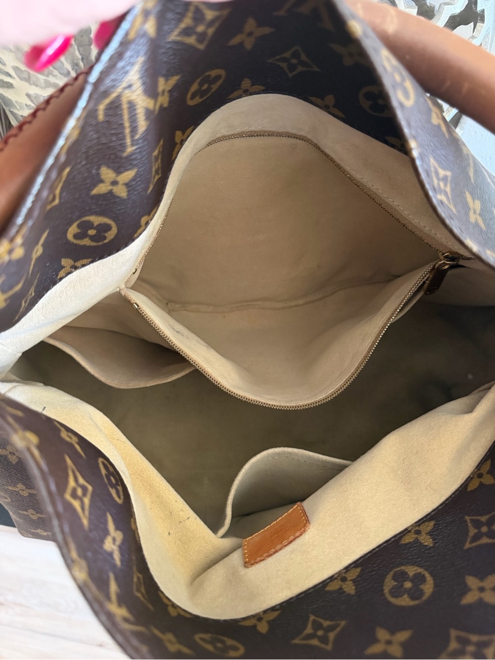 AUTHENTIC Louis Vuitton Artsy Monogram Canvas - Picture 11 of 16